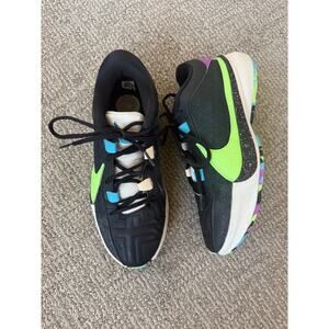 Nike freak 5 sneakers Mens 7.5 womens 9